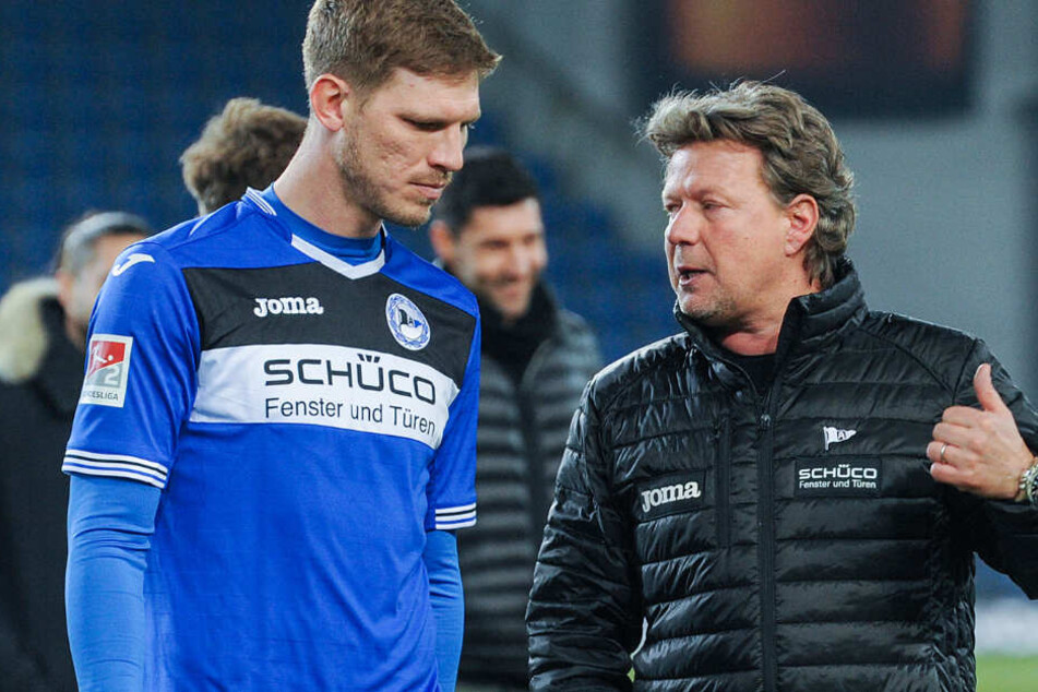 Daumen nach oben: Verrät DSC-Trainer Jeff Saibene (re.) hier Fabian Klos (li.) sein Ziel.