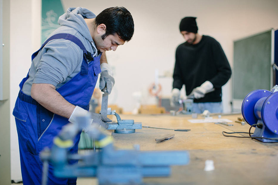Nur einige hundert der 13.600 arbeitslosen Flüchtlinge in Mitteldeutschland wurden bislang vermittelt.