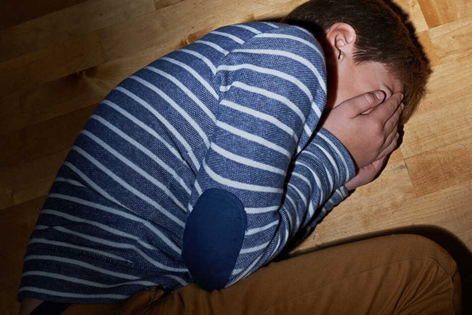 Insgesamt vier Jungs hat der Mann immer wieder sexuell missbraucht. (Symbolbild)