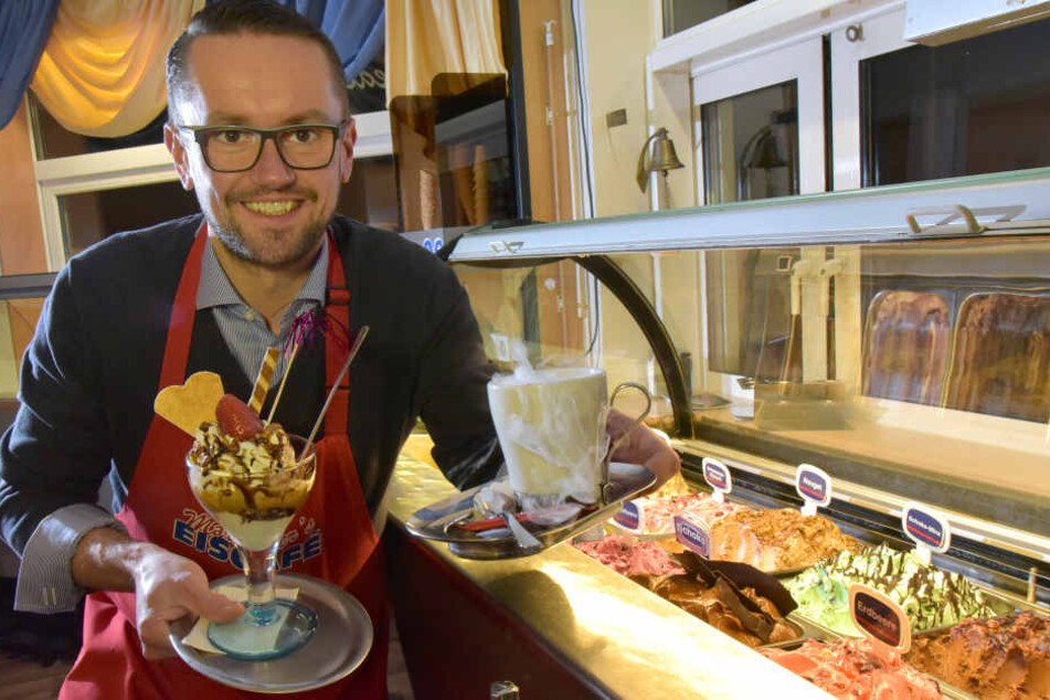 Bei Andreas Marschner in "Marschner's Eiscafé" gibt es neben leckeren Eisbechern auch noch Glühwein.