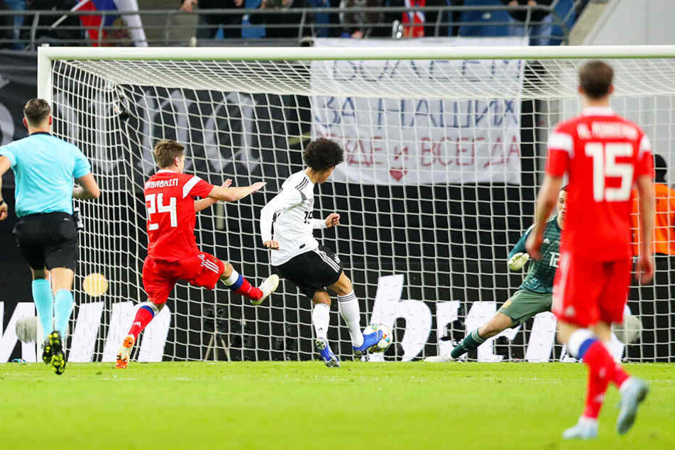 Ausgerechnet Leroy Sané (M.), der in der Nationalelf seiner Form bei Manchester City lange hinterherhinkte, brachte Deutschland mit 1:0 in Führung.