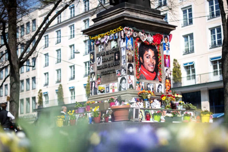 In München haben sich zahlreiche Fans im Gedenken an Michael Jackson getroffen.