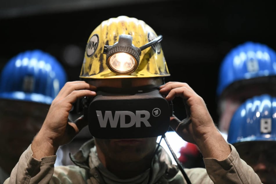 Mit einer Virtual-Reality-Brille wird virtuelle Bergwerk zu einem noch größeren Erlebnis.