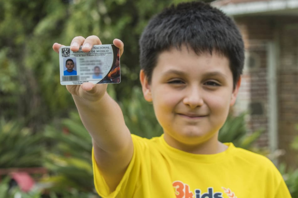 Er hat es tatsächlich geschafft! Kommende Woche beginnt der zwölfjährige Carlos sein Physikstudium.