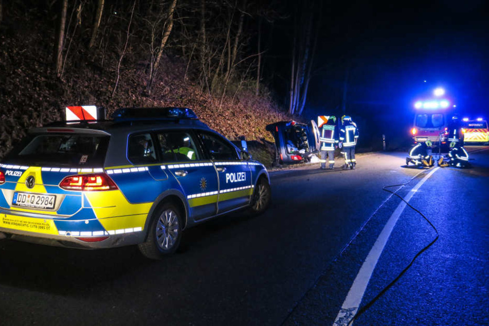 Die B101 musste für etwa 45 Minuten voll gesperrt werden.