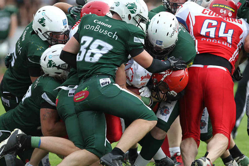 Sportlich sind die Bielefeld Bulldogs (grünes Trikot) schon längst abgestiegen.