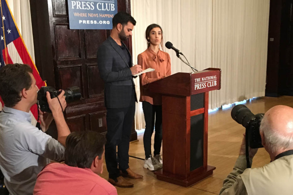 Nadia Murad gibt am Samstag eine Pressekonferenz.