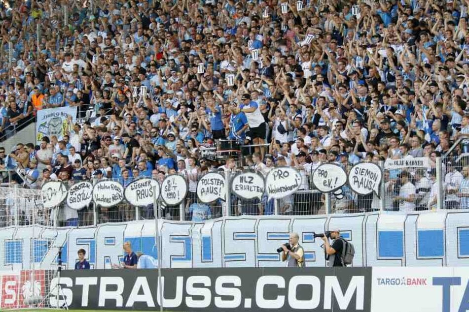 Die Fans protestierten vor dem HSV-Spiel gegen die aktuellen Entwicklungen beim CFC.