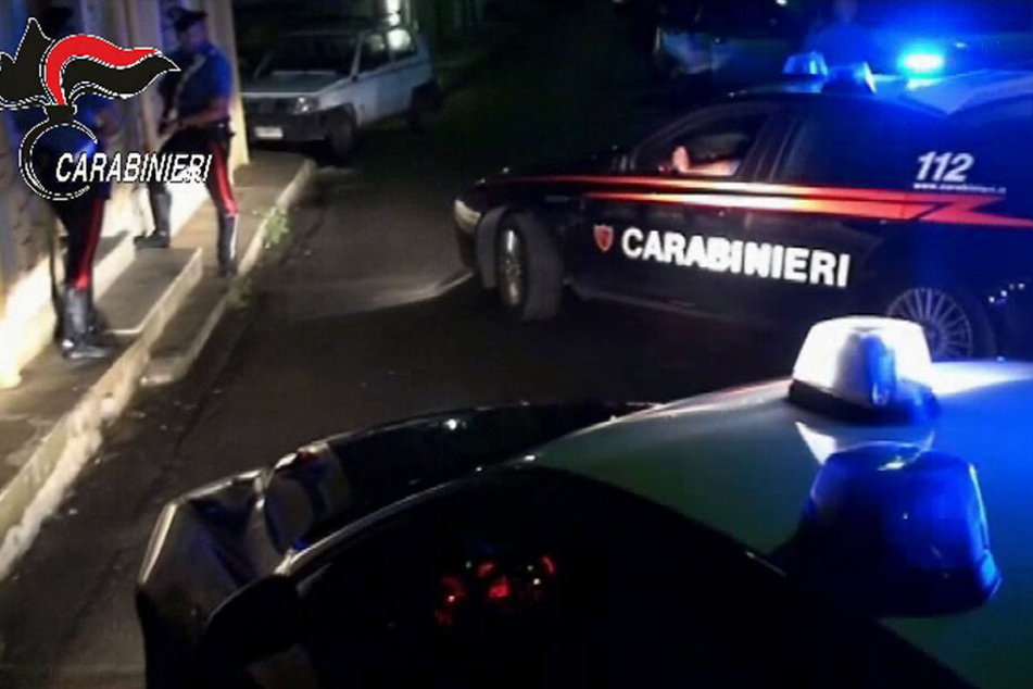 Bei mehreren Razzien gegen die italienische Mafia sind mehr als 100 Verdächtige gefasst worden.