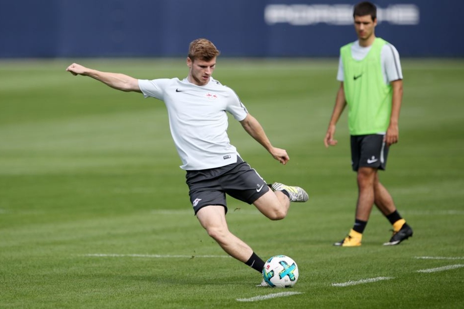 Wusch! Timo Werner kann im Training wieder mit voller Kraft gegen den Ball treten.
