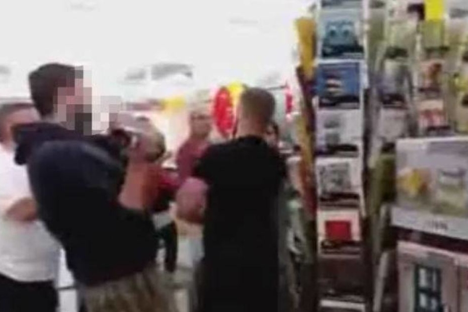 Im Mai 2016 zerrte eine Art Bürgerwehr in Arnsdorf den Iraker aus dem Netto-Markt.