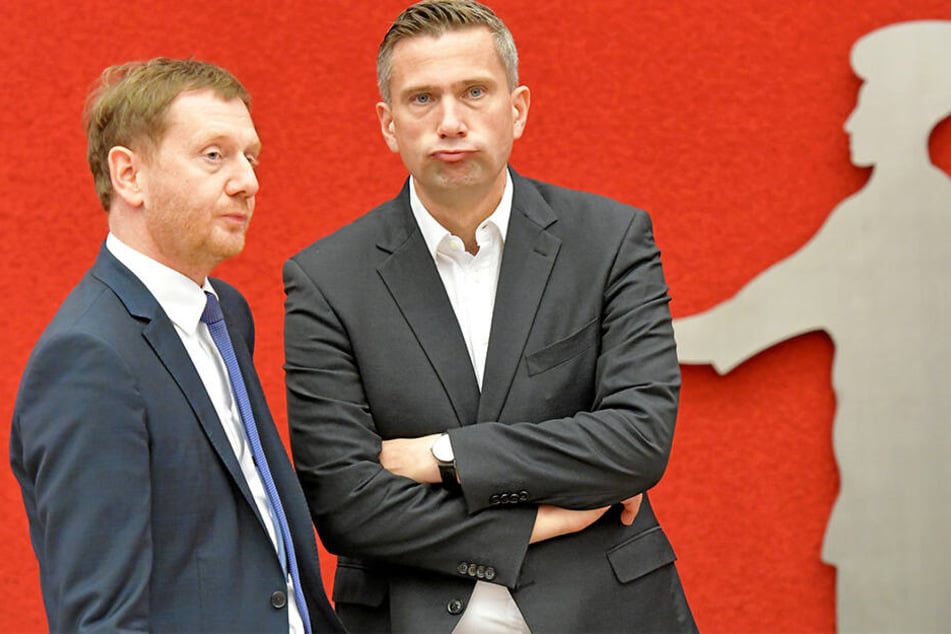 Los geht's: Ministerpräsident Michael Kretschmer (44, CDU, l.) und Wirtschaftsminister Martin Dulig (45, SPD) verhandeln ab sofort mit den Grünen über ein "Kenia"-Regierungsbündnis.
