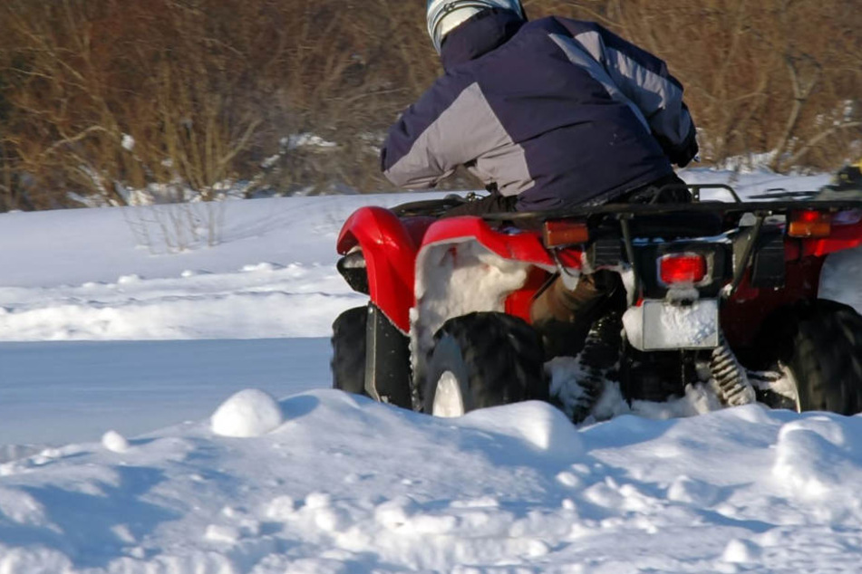 Mit seinem Quad war der Mann durch den Wald gefahren. (Symbolbild)