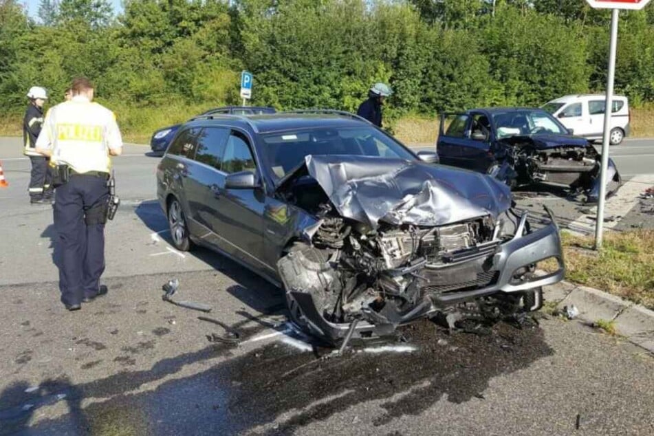 Beide Wagen wurden bei dem Unfall komplett zerstört.