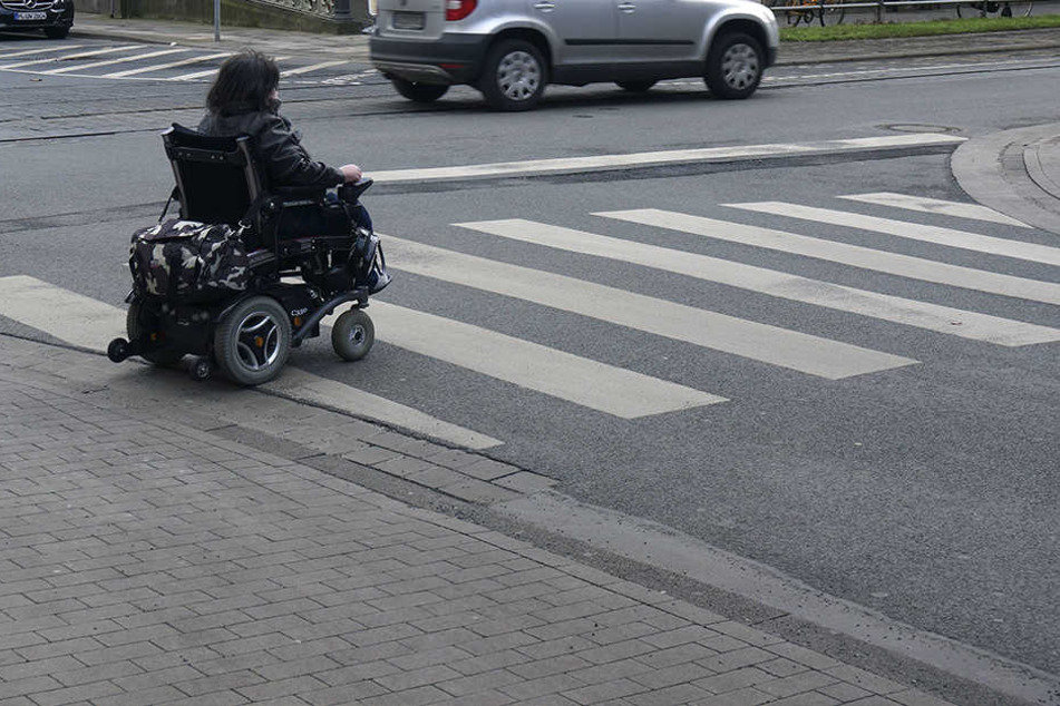 In Sonneberg hat die Polizei einen betrunkenen E-Rollstuhlfahrer erwischt (Symbolbild).