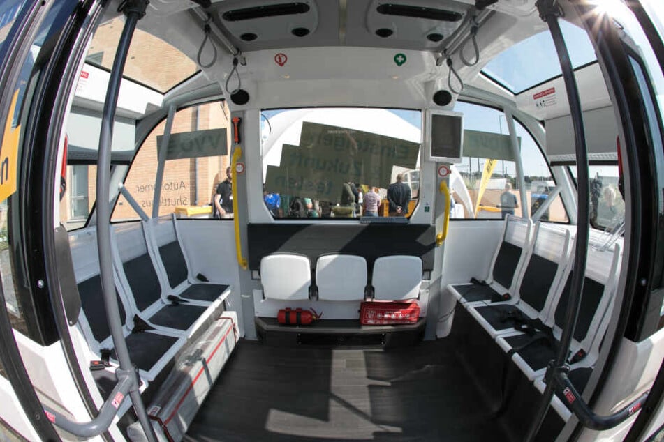 Platz für elf Fahrgäste bietet der autonom fahrende Bus.