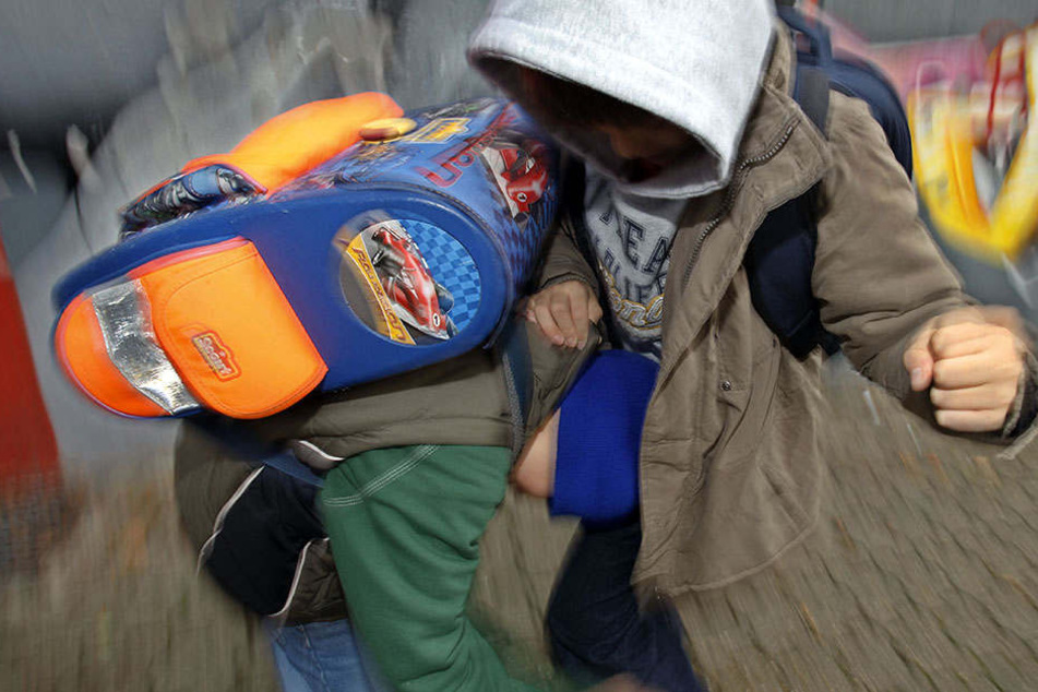 Auch die Gewaltbereitschaft nimmt unter Kindern und Jugendlichen zu. (Symbolbild)