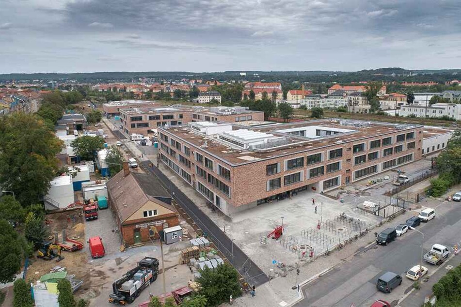 Der neue Schulcampus an der Gehestraße wird auf den letzten Drücker doch noch fertig.