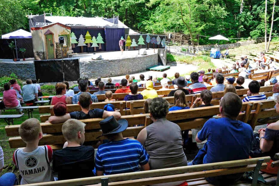 Die Stücke der Küchwaldbühne begeistern Jung und Alt - hier beim Räuber Hotzenplotz.