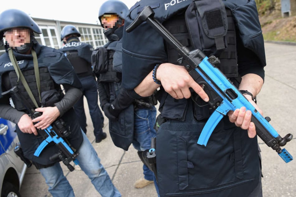 Hessens Polizisten werden für den Fall von Terroranschlägen ausgestattet. (Symbolbild)