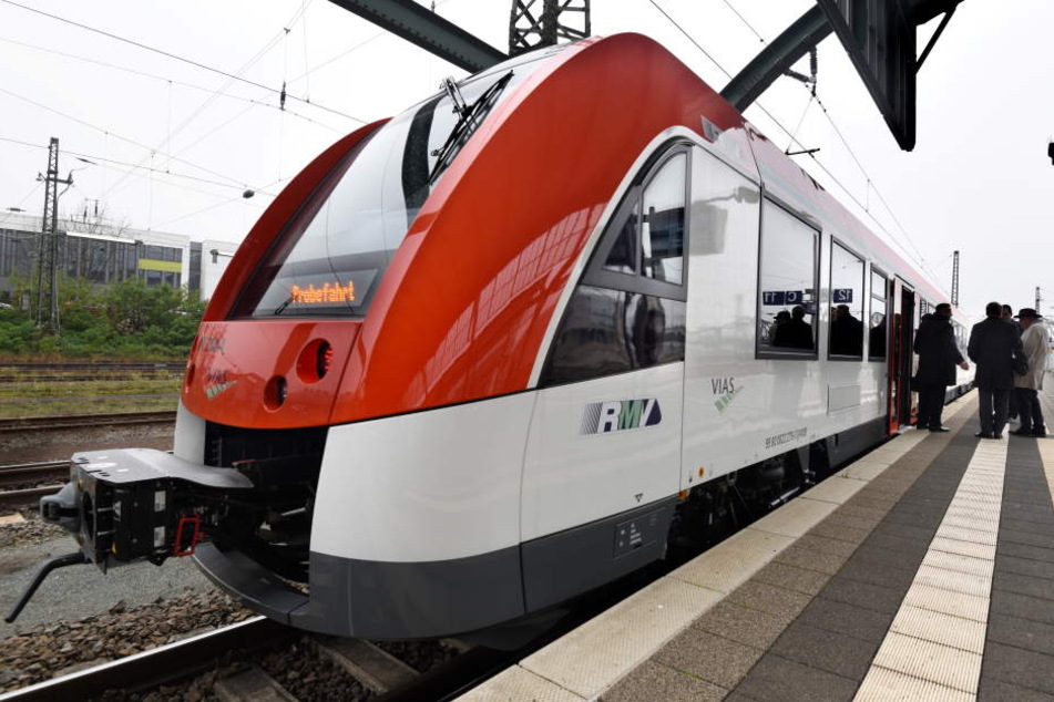 Der Lokführer erlitt einen Schock. (Symbolbild)