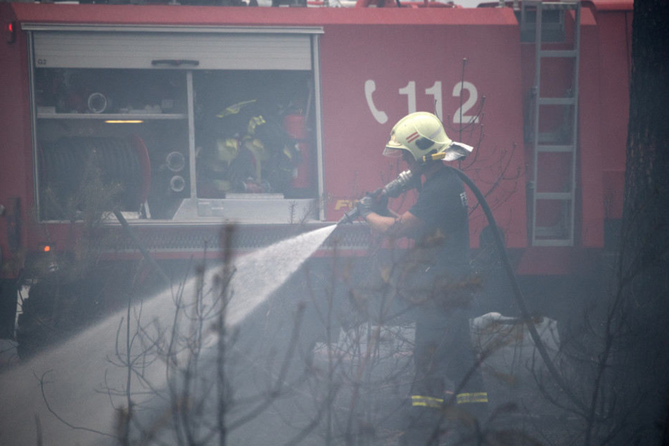 Rund 400 Feuerwehrleute waren am Abend noch im Einsatz.