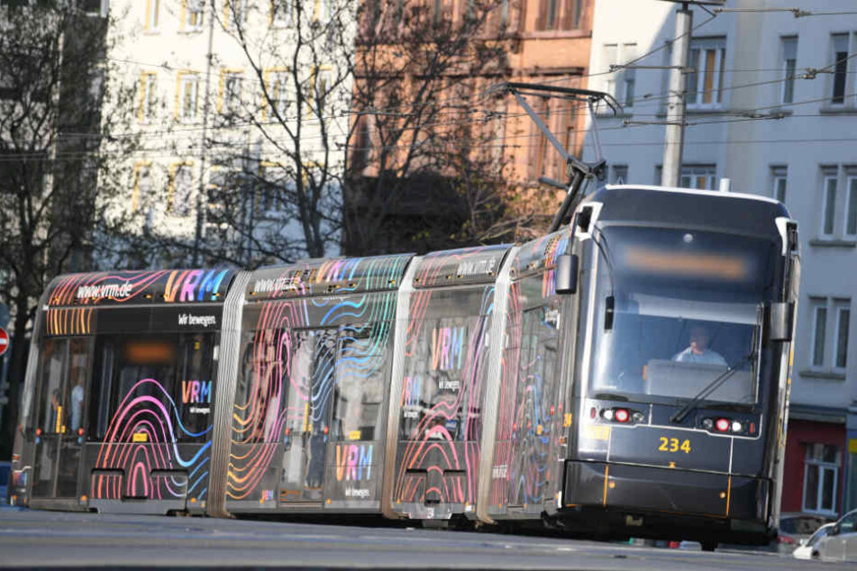 Der Straßenbahnfahrer konnte den Aufprall nicht mehr verhindern.
