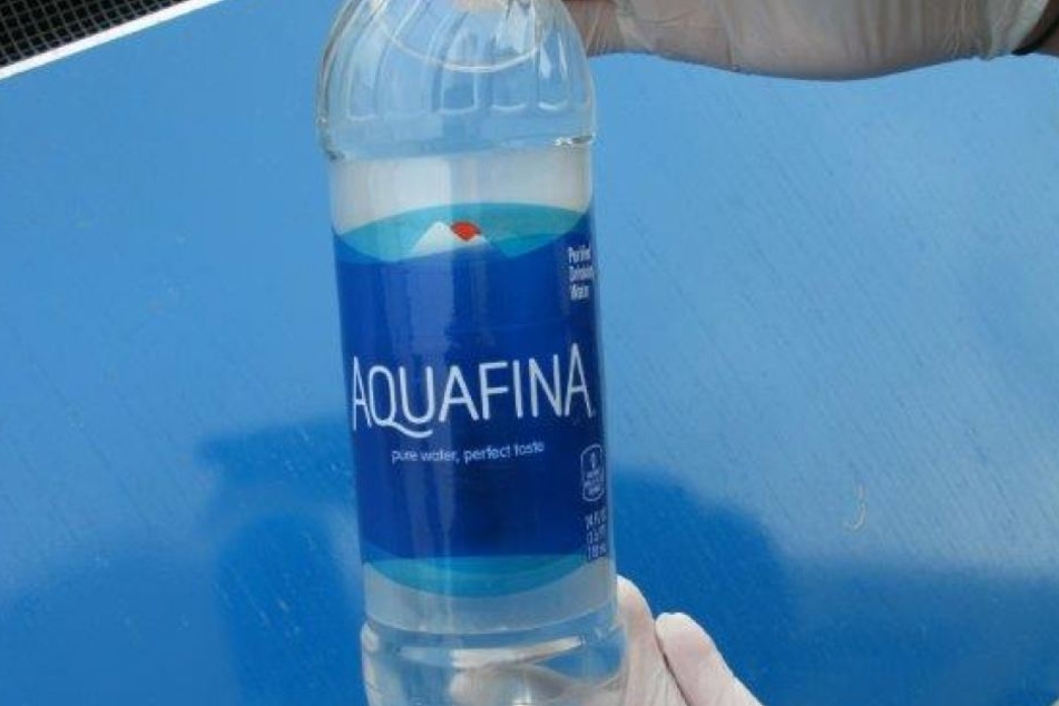 Auf den ersten Blick war an der Flasche nichts ungewöhnliches.