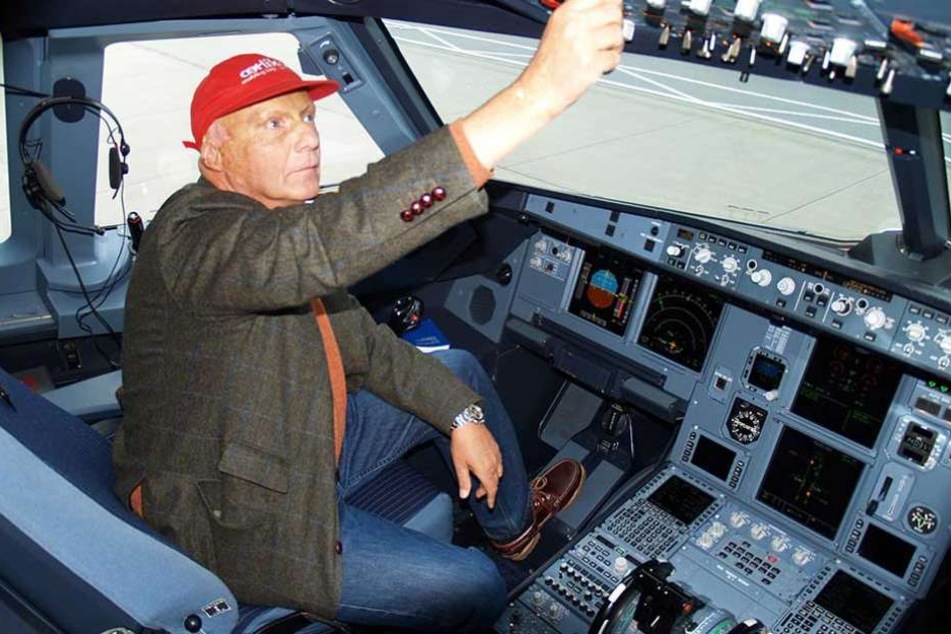Der ehemalige Formel-1-Weltmeister und Luftfahrtunternehmer Niki Lauda im eines Airbus A319.