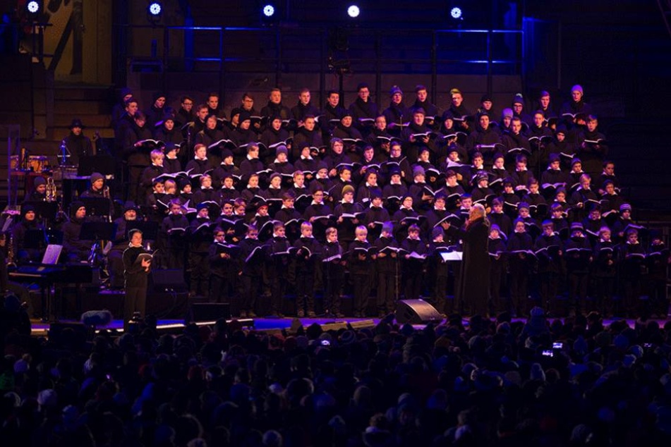 Der Kreuzchor gab den Ton an, die Besucher sangen mit.