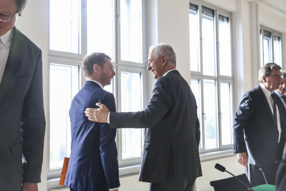 Noch- und Bald-Regierungschef: Stanislaw Tillich und Michael Kretschmer bei der Fraktionssitzung.