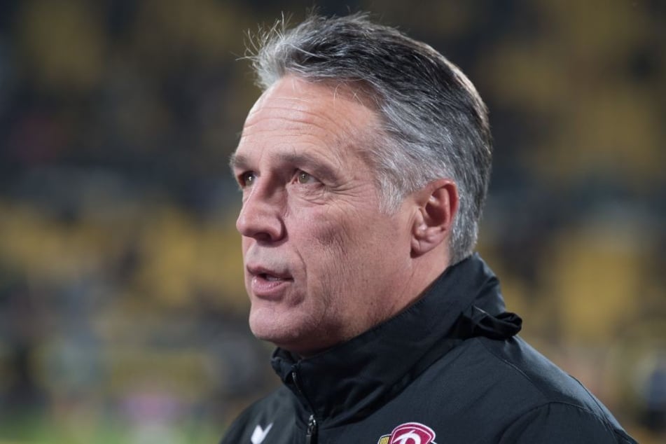 Trainer Uwe Neuhaus lehnt Psychologen nicht grundsätzlich ab, glaubt aber, dass es momentan den Eindruck von Panik erwecken würde.