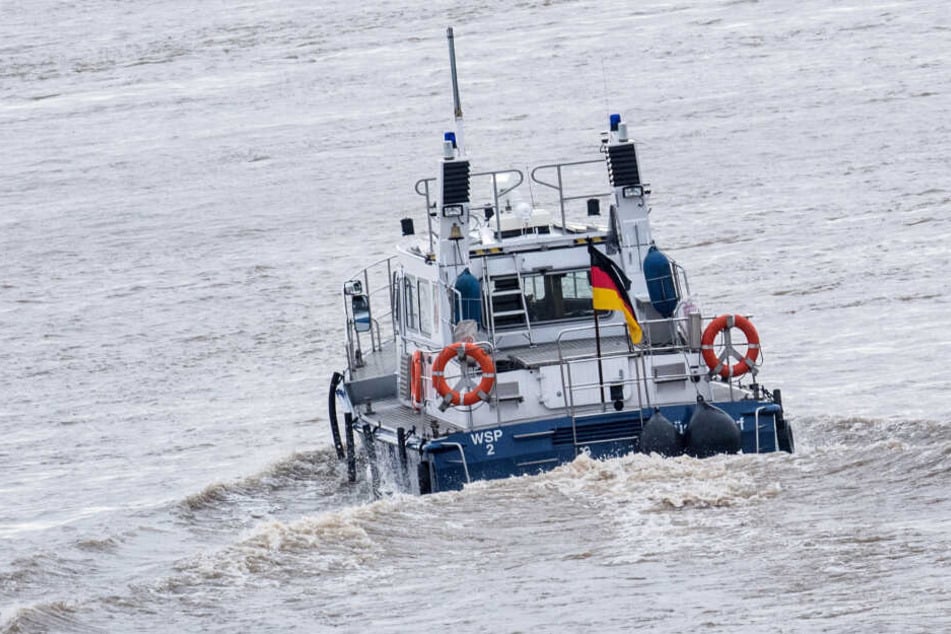 In Köln konnte die Wasserschutzpolizei einen Mann aus dem Rhein retten (Symbolbild).