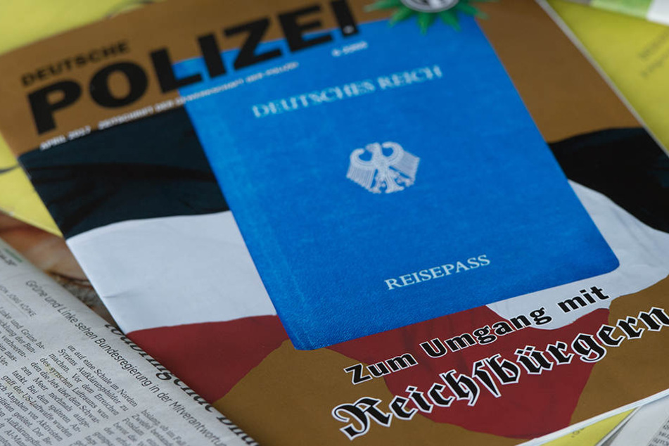 Der Verfassungsschutz geht von bis zu 10.000 selbst ernannten "Reichsbürgern" aus.
