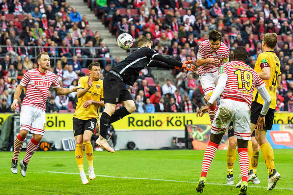 Nur beim 8:1-Kopfball von Jonas Hector (3.v.r.) unterlief Markus Schubert ein Patzer - an allen anderen Gegentoren war er schuldlos.