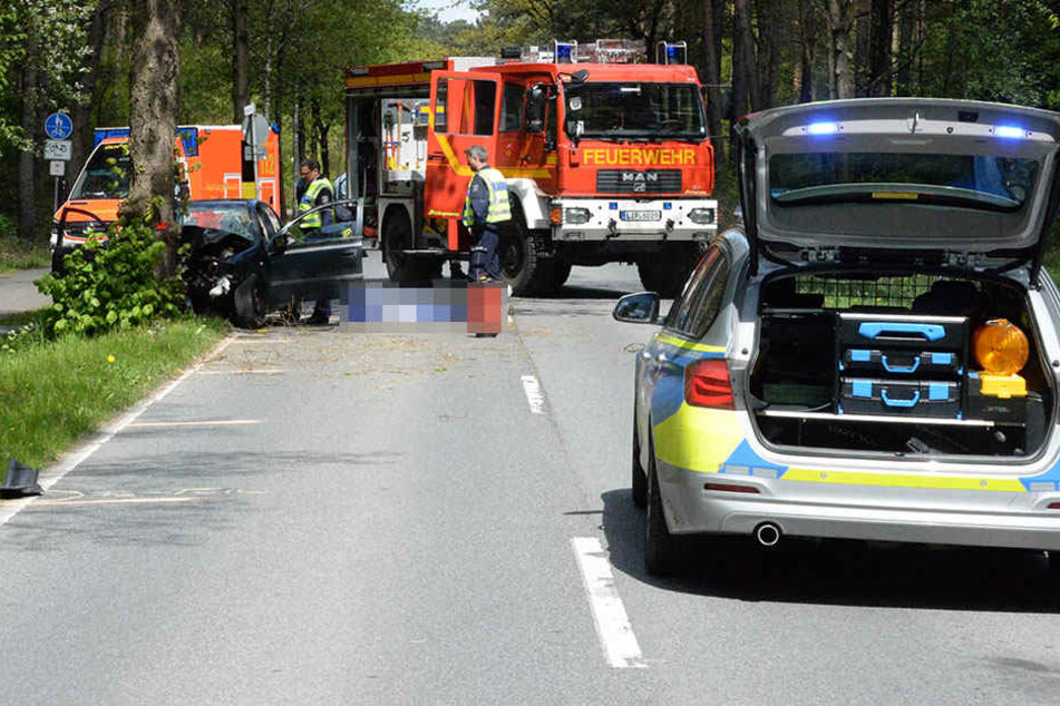 Jede Rettung der Feuerwehr und Polizei kam für den verunglückten Mann zu spät.