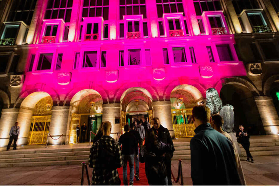 Die Party im "größten Club der Stadt" (F.) kostete die Stadt fast 150.000 Euro.