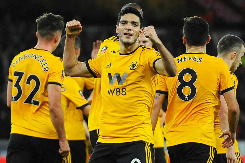 Wolves-Angreifer Raúl Jiménez bejubelt den Sieg seiner Mannschaft.