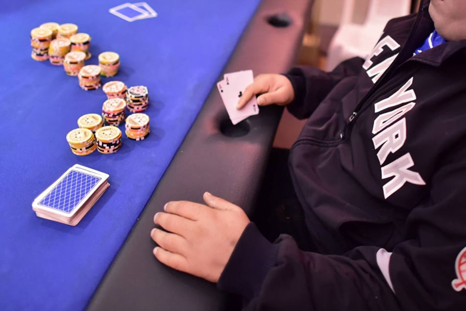 Weil er das Pokerspiel der anderen im Gemeinschaftsraum nicht mehr ertrug, schoss ein 77-Jähriger um sich.