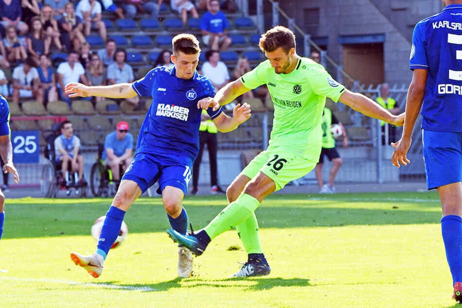 Traf bereits im DFB-Pokal in Karlsruhe doppelt für Hannover 96: Hendrik Weydandt.