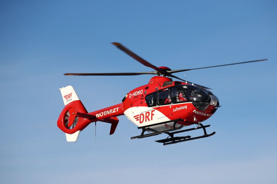 Der Junge wurde mit einem Rettungshubschrauber in eine Spezialklinik geflogen. (Symbolbild)