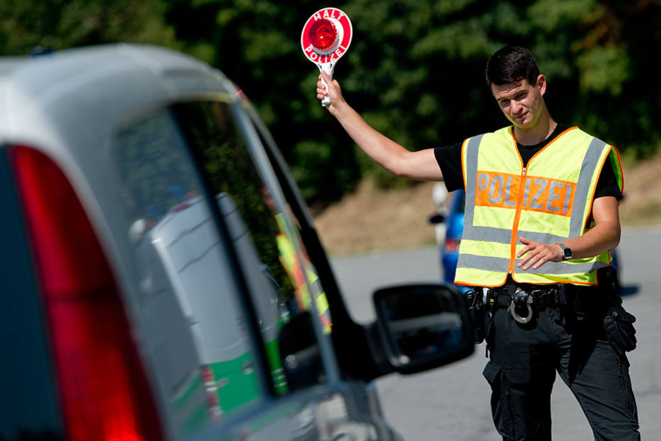 Auf der A4 bei Görlitz ging einer Polizeistreife ein Schleuser ins Netz. (Symbolbild)