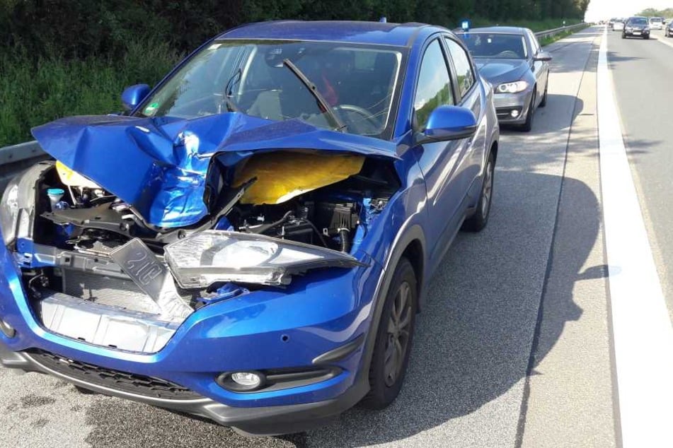 Das Auto wurde sichtlich beschädigt, verletzt wurde aber niemand.