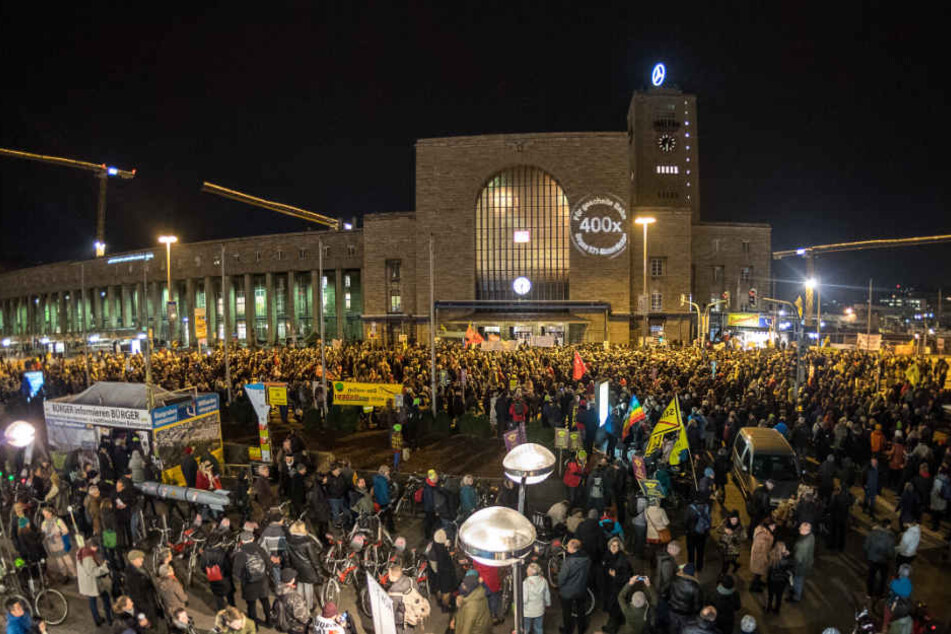 Zwischen 1400 und 4000 Teilnehmer kamen zur 400. Montagsdemo.