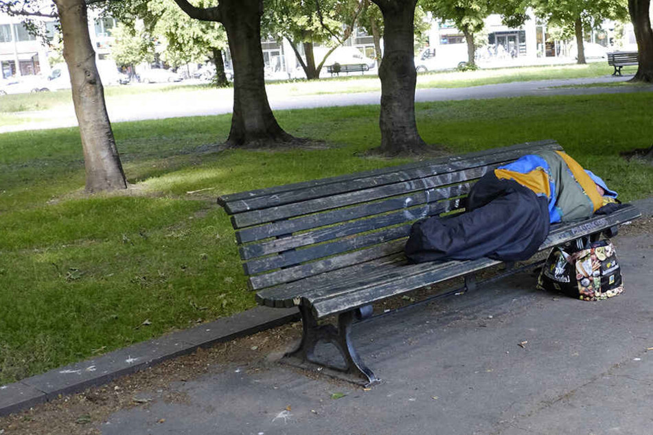 In Eisenach wurden in der Nähe eines schlafenden Obdachlosen Papiertaschentücher angezündet. (Symbolbild)