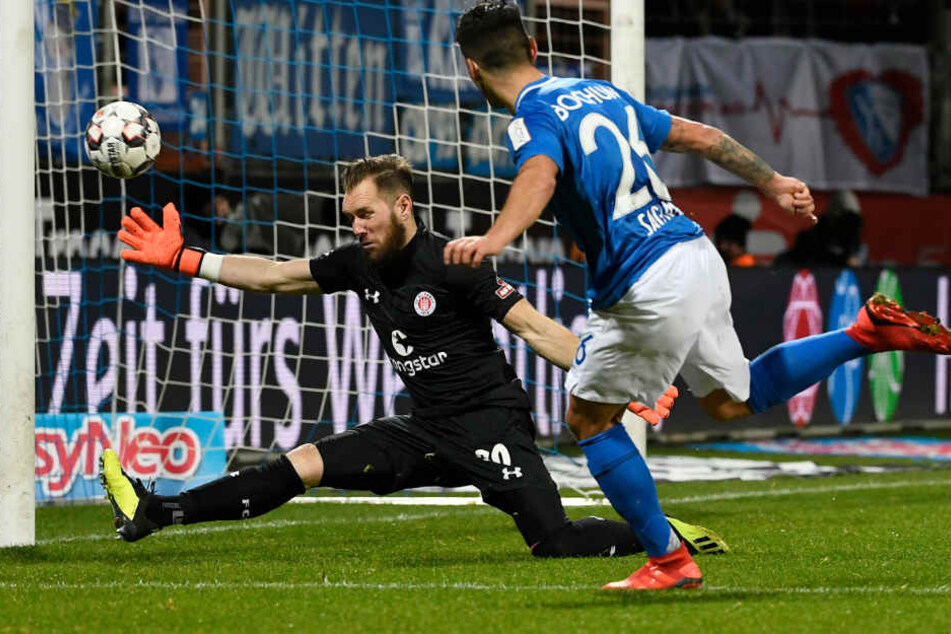 Pauli-Keeper Robin Himmelmann sicherte seiner Mannschaft ein ums andere Mal den Sieg.
