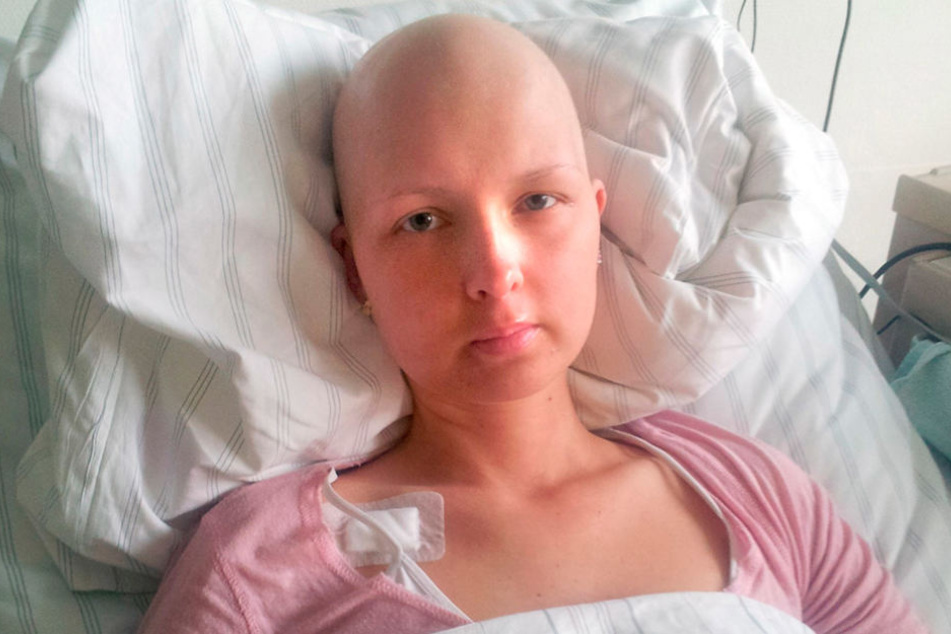 Gezeichnet von der Therapie gab Alexandra auch im Krankenbett
die Hoffnung selten auf.