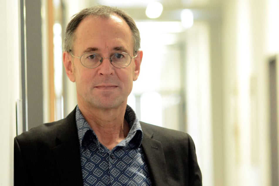 Laut Meinung des Experten Professor Dr. Andreas Zick (56) steigt das Gewaltpotential an Schulen gegen Ausländer.