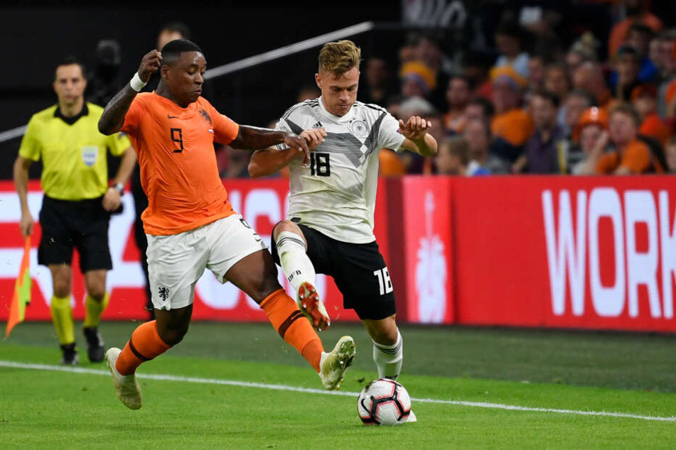 Der 21-jährige Flügelflitzer Steven Bergwijn (l., hier in der EM-Quali gegen Deutschlands Joshua Kimmich) könnte PSV Eindhoven ebenso verlassen, wie...