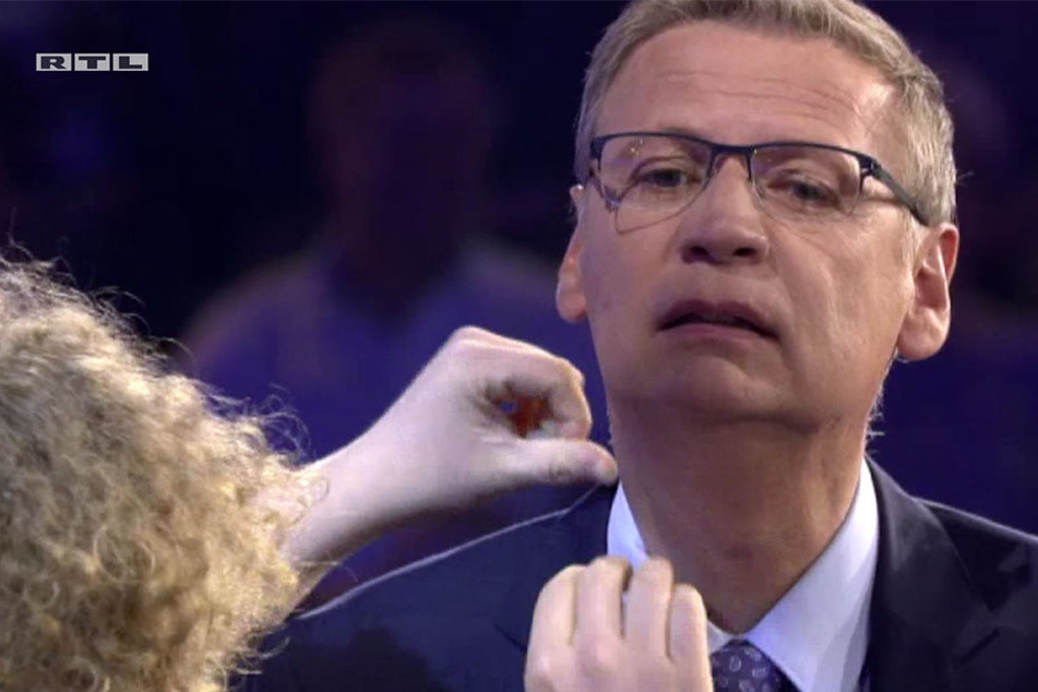 Jauch zum Anfassen: Schleunigst wurde der kleine Fauxpas beseitigt.